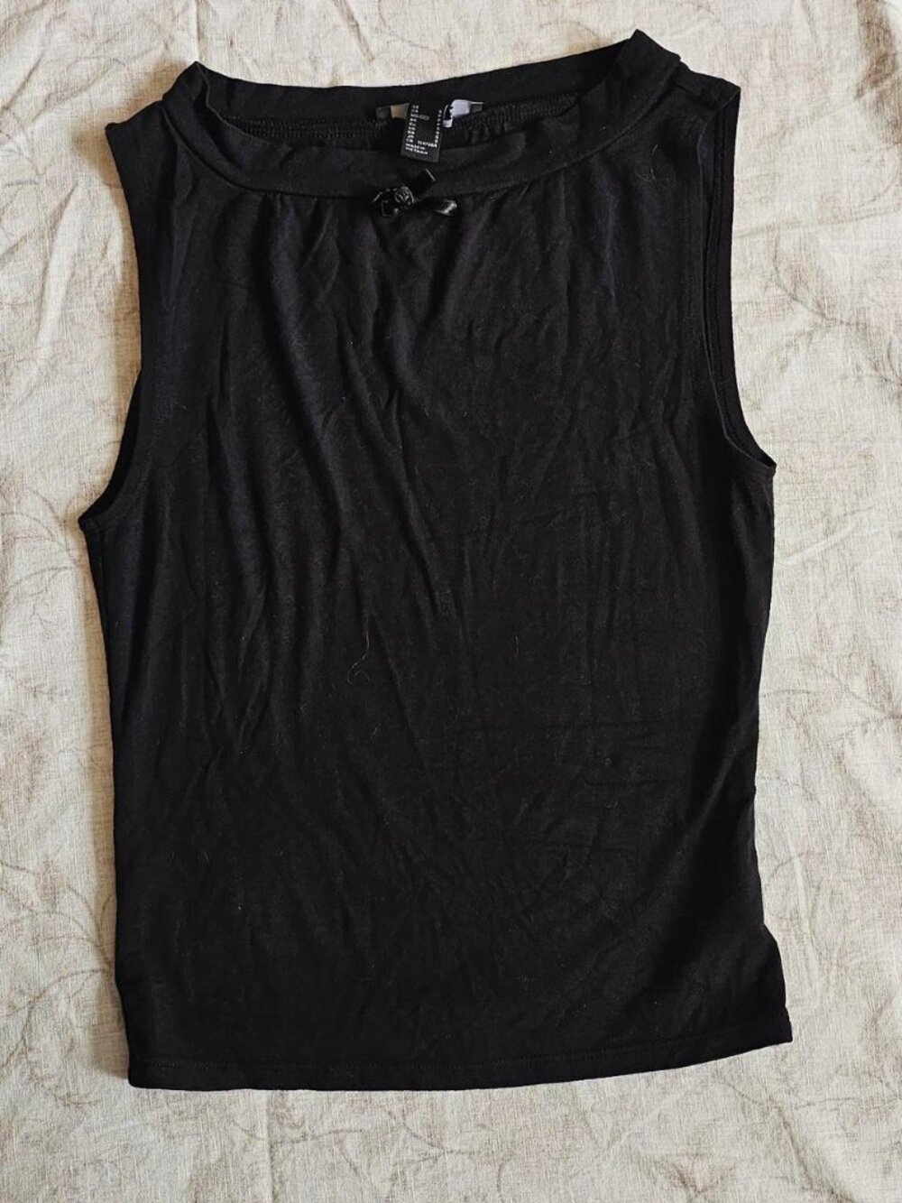 Forever 21 black sleeveless top with a bow size S